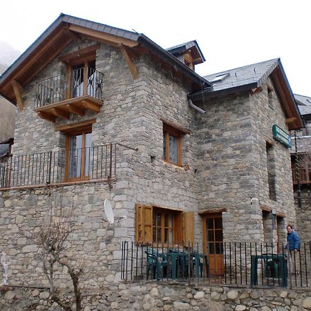 Pensió i Apartaments la Bordeta Estación Exterior foto