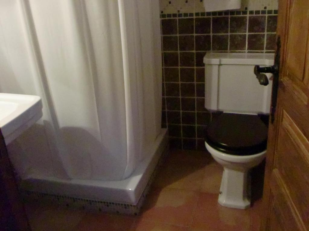 Pensió i Apartaments la Bordeta Estación Habitación foto