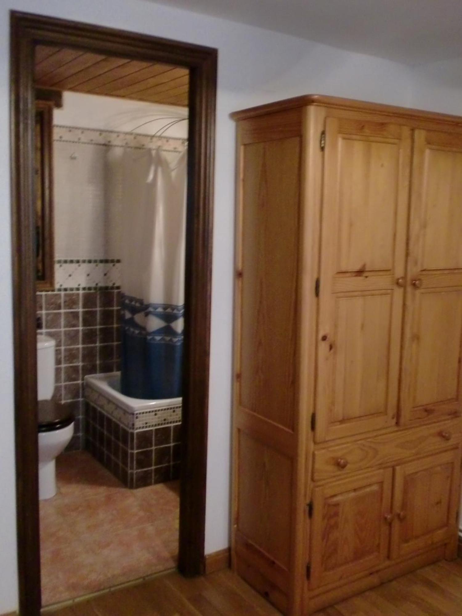 Pensió i Apartaments la Bordeta Estación Exterior foto