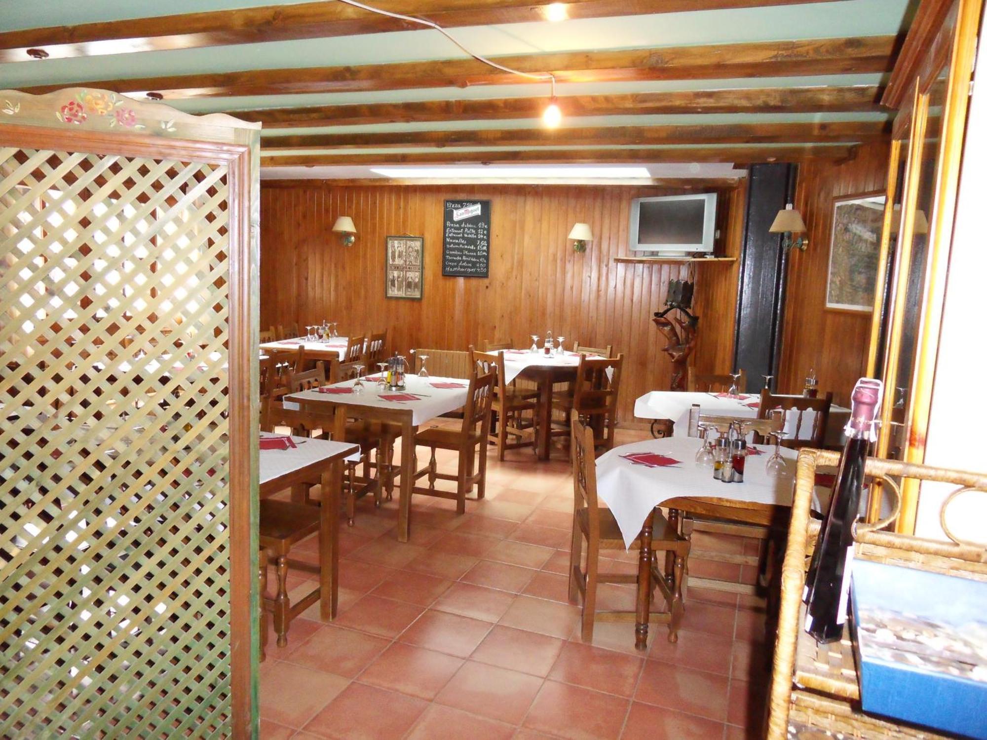 Pensió i Apartaments la Bordeta Estación Exterior foto