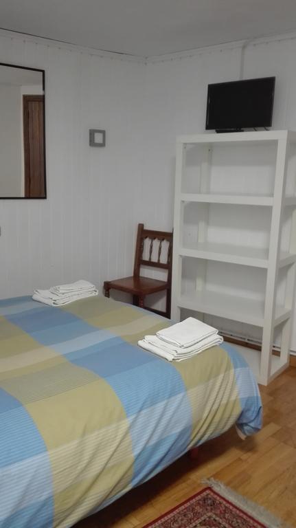 Pensió i Apartaments la Bordeta Estación Exterior foto