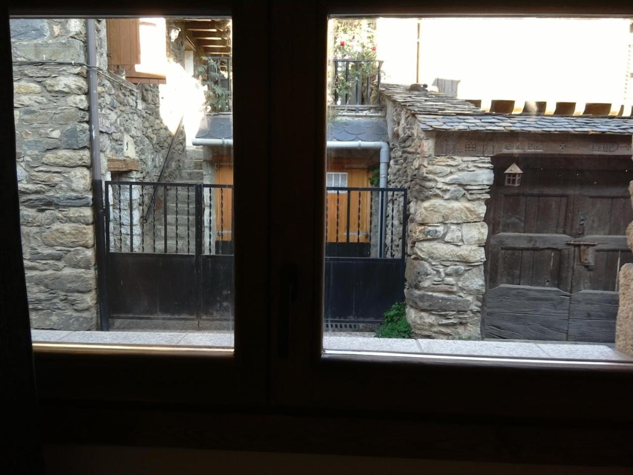 Pensió i Apartaments la Bordeta Estación Exterior foto